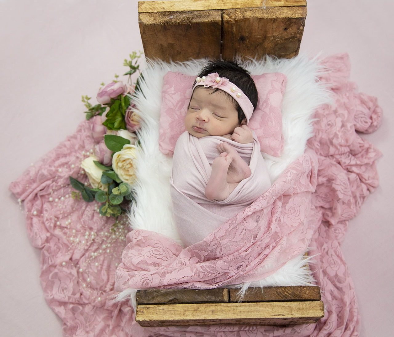 Preview of the free newborn photography preparation guide